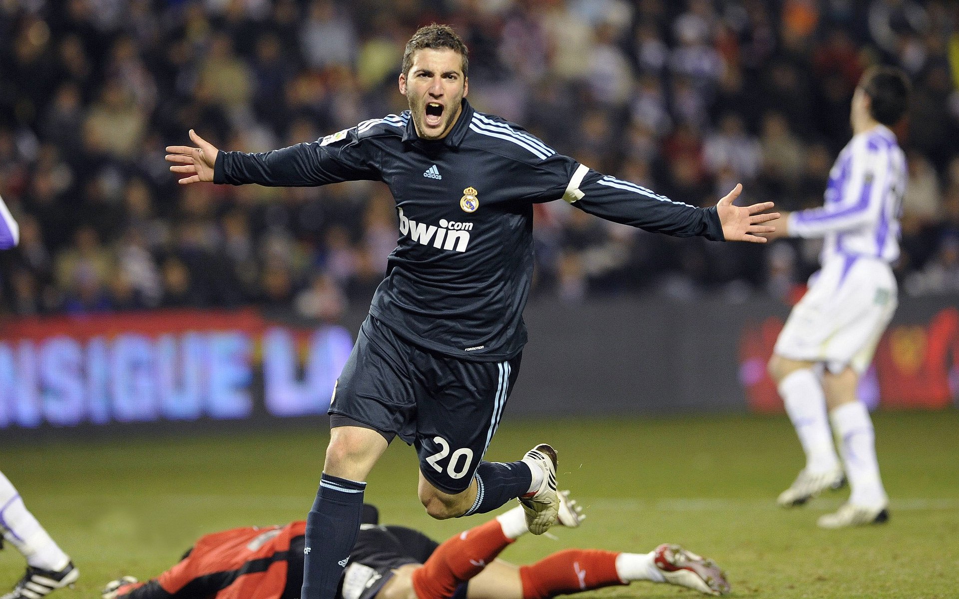 法甲半决赛激情夜！纳达尔里突外投，明尼苏达森林狼大胜丹佛掘金